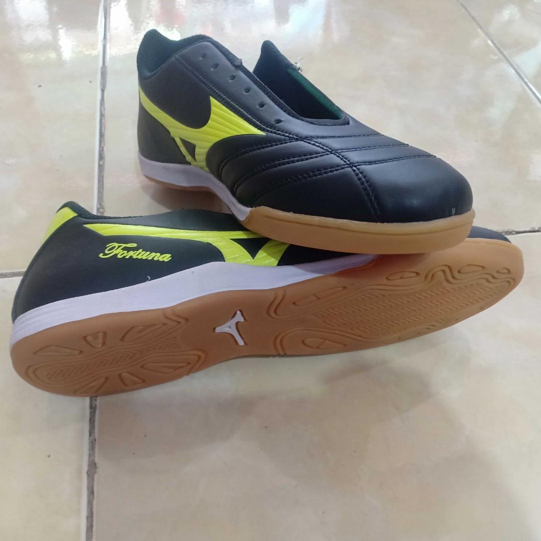 Sepatu Futsal Mizuno Sports Athletic Sports Clothing On Carousell