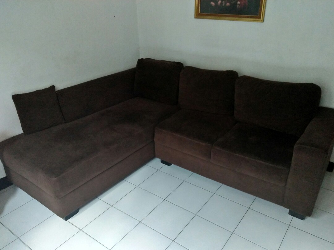 Sofa Warna Coklat Tua Perabotan Rumah Di Carousell Detail produk dari sofa azola 321 tanpa meja warna coklat. sofa warna coklat tua