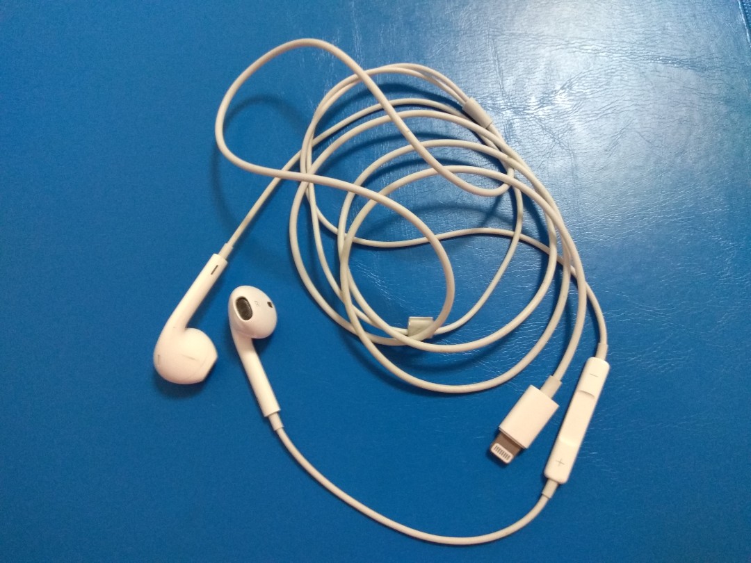 Second hand outlet iphone earphones