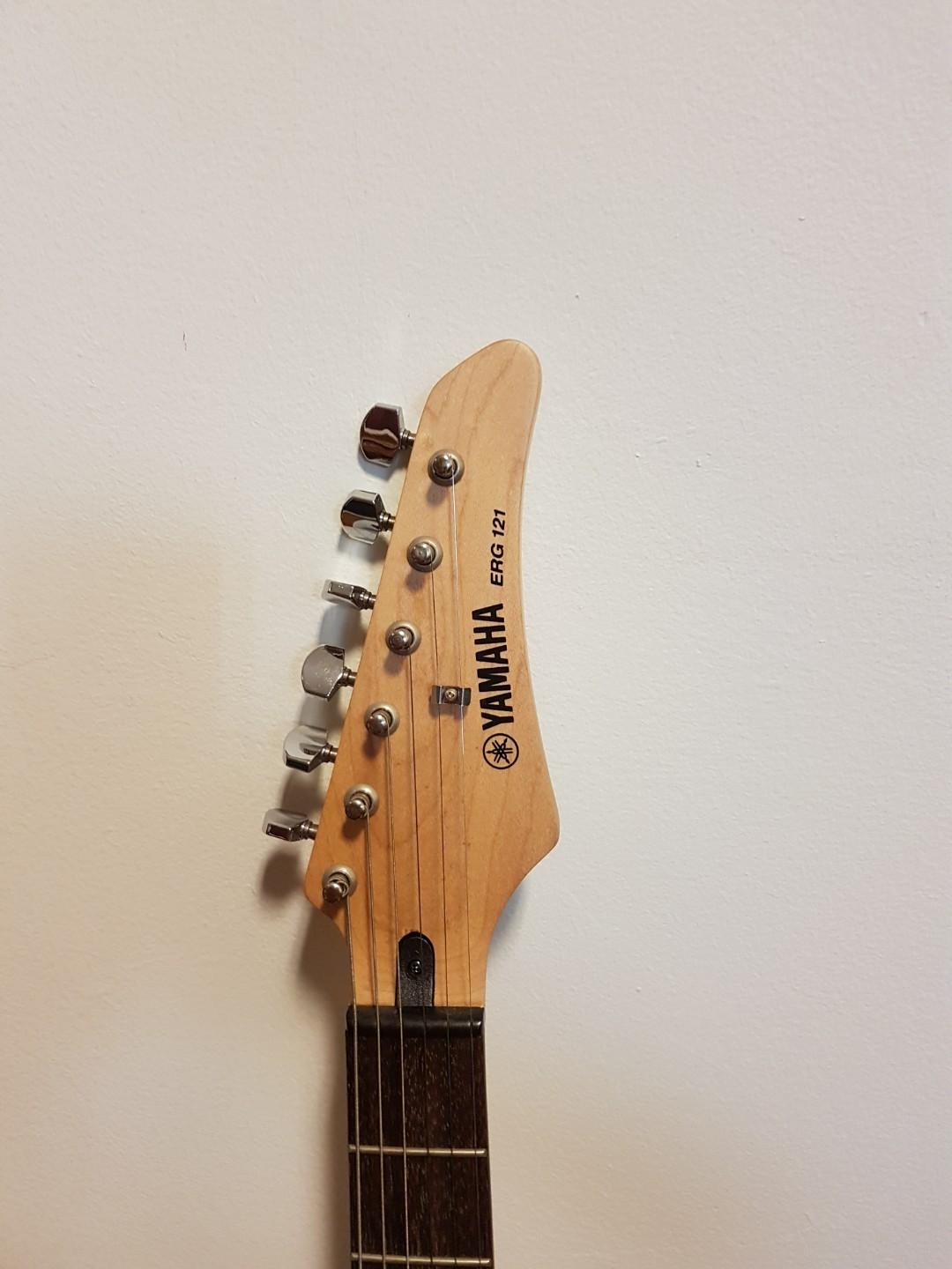 Yamaha ERG121 guitar, Hobbies & Toys, Music & Media, Musical ...