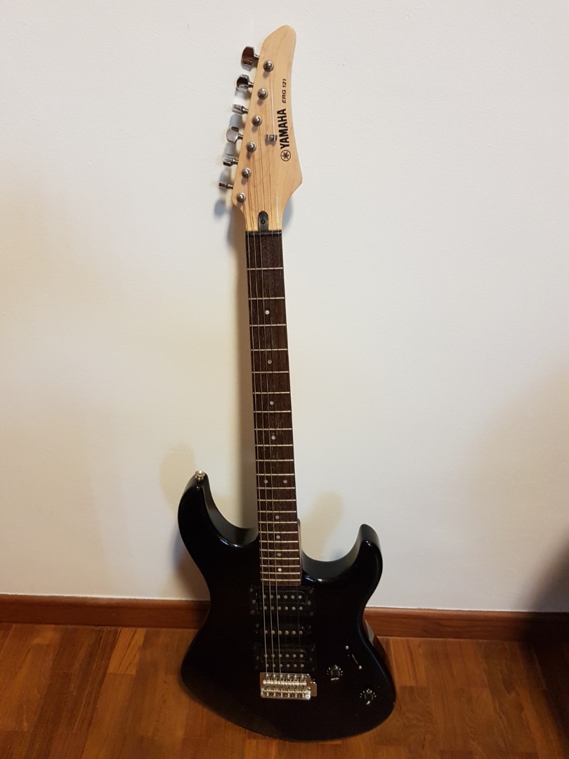Yamaha ERG121 guitar, Hobbies & Toys, Music & Media, Musical ...