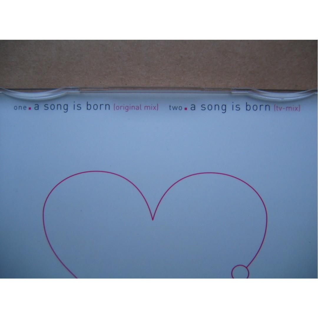 濱崎步 Ayumi Hamasaki & Keiko A Song Is Born CD Single (日本版), 興趣及遊戲, 收藏品及紀念品, 明星周邊 Carousell