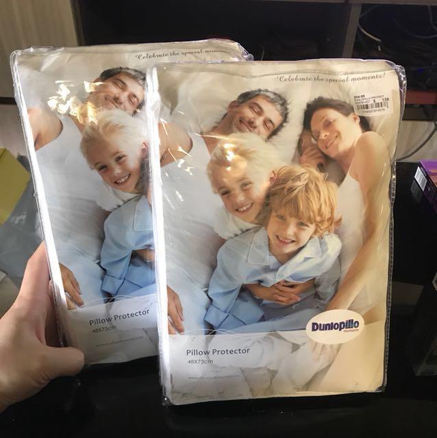 Dunlopillo deals pillow protector