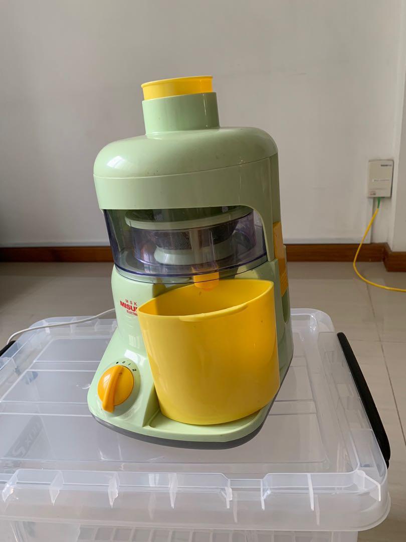Juice Extractor (Category: Juicers, Blenders & Grinders) located in Singapore. Submitted by kimmiee (Listing ID 219266347, Image 2). Description: Juice extractor Selfcollect.