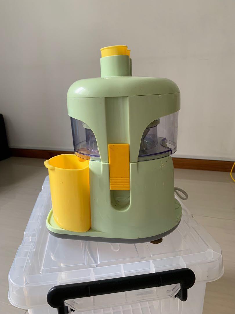 Juice Extractor (Category: Juicers, Blenders & Grinders) located in Singapore. Submitted by kimmiee (Listing ID 219266347, Image 1). Description: Juice extractor Selfcollect.
