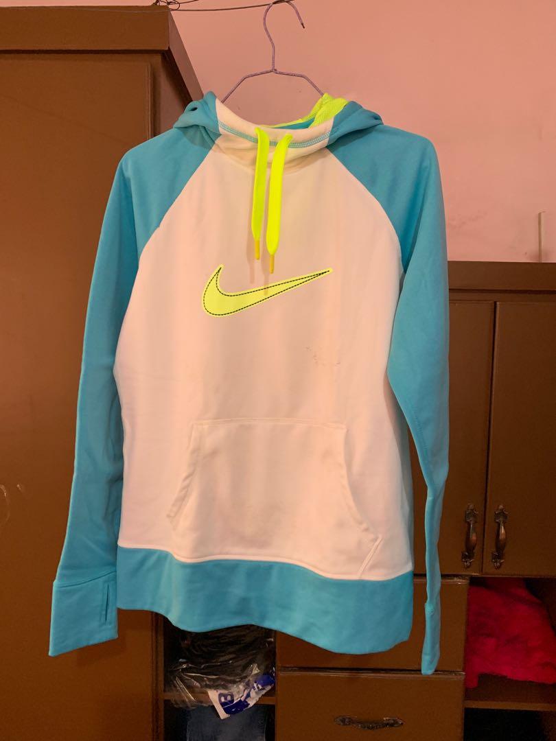 Nike hoodie (therma-fit) (Category: Coats, Jackets and Outerwear) located in Marikina City. Submitted by pechitastore (Listing ID 219292413, Image 1). Description: never used, but there are some flaws as it was kept in the closet for so long good for jogging original no meet-ups will only reserve the item for 24 hours online bank transfer (BDO, Unionbank) shipping through LBC, prive depends on your location.