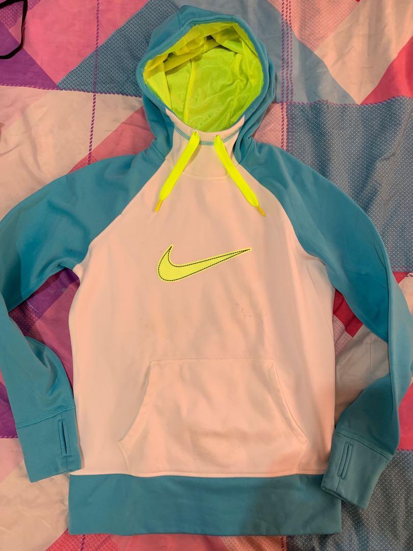 Nike hoodie (therma-fit) (Category: Coats, Jackets and Outerwear) located in Marikina City. Submitted by pechitastore (Listing ID 219292413, Image 2). Description: never used, but there are some flaws as it was kept in the closet for so long good for jogging original no meet-ups will only reserve the item for 24 hours online bank transfer (BDO, Unionbank) shipping through LBC, prive depends on your location.