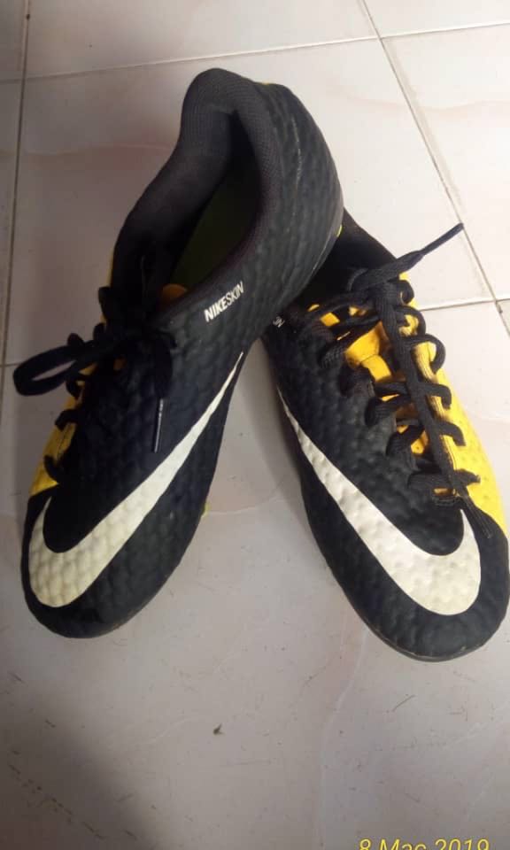 Original Nike Football Shoes 5uk /Kasut 