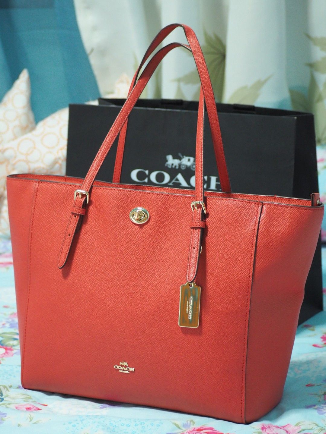 coach turnlock tote bag