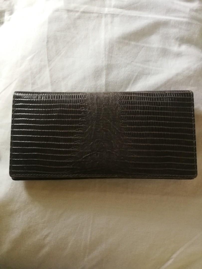 Fino Leather Checkbook / Wallet (Category: Wallets & Card holders) located in Pasig City. Submitted by gena_bernisca (Listing ID 219370946, Image 1). Description: Fino Leather Checkbook Genuine Leather Used but not abused Can be used as wallet or checkbook Brown to grayish in color #march #freemarch.