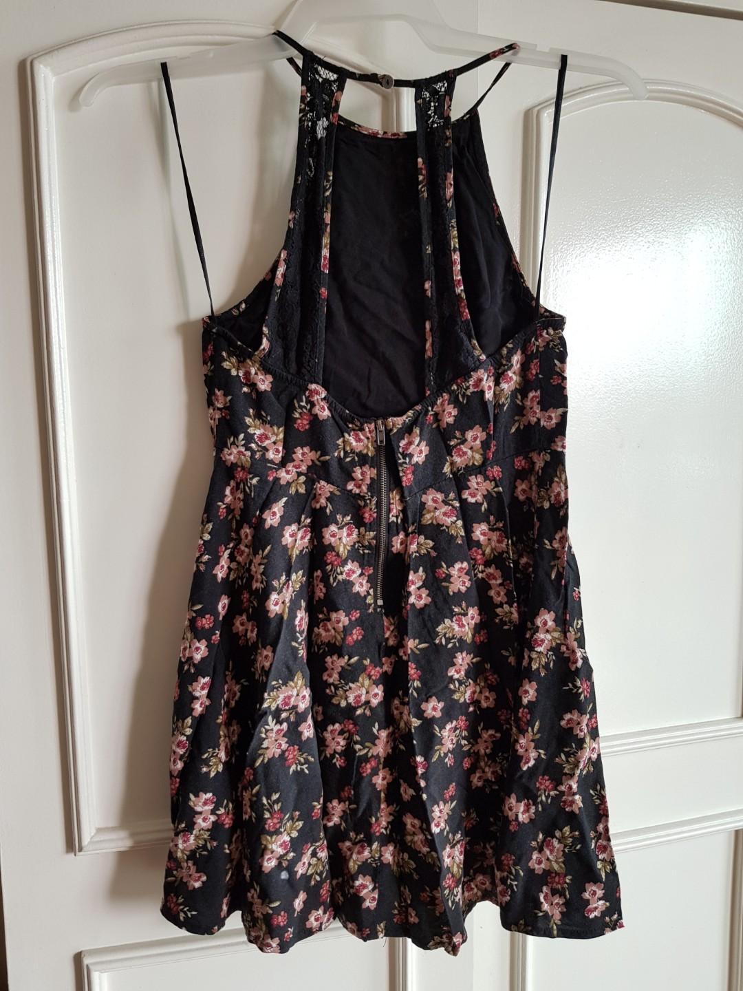 Forever21 floral dress (Category: Dresses) located in Mandaluyong City. Submitted by declutter_d (Listing ID 219428009, Image 2). Description: Decluttering No flaw.