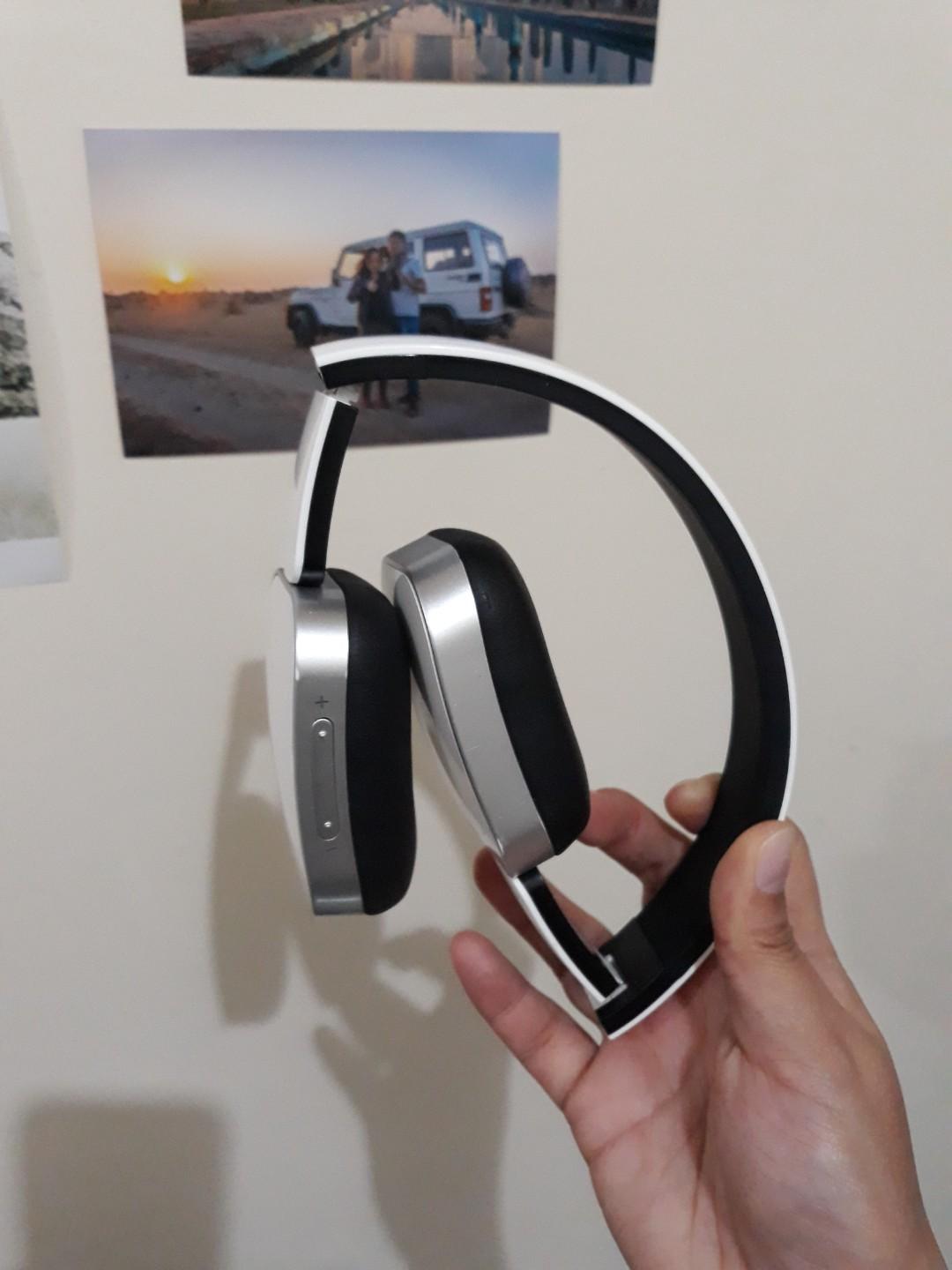 How to connect mumuso bluetooth earphones sales