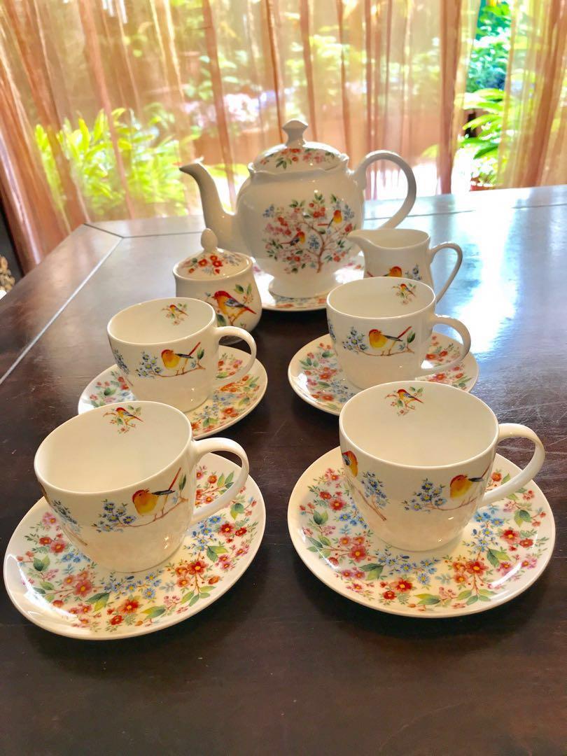 Stunning Ashdene Fine Bone China Tea Set 2012