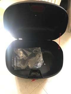 52 litre box with base plate