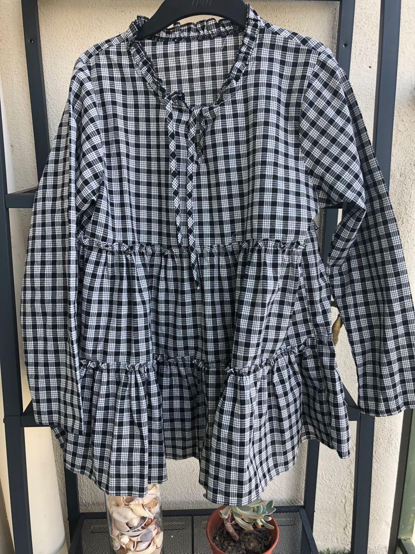 Basic tops (Category: Tops) located in Kuala Lumpur. Submitted by anksz (Listing ID 219621646, Image 1). Description: Free size. Can fit from XS to M.