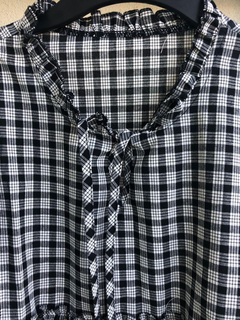 Basic tops (Category: Tops) located in Kuala Lumpur. Submitted by anksz (Listing ID 219621646, Image 3). Description: Free size. Can fit from XS to M.
