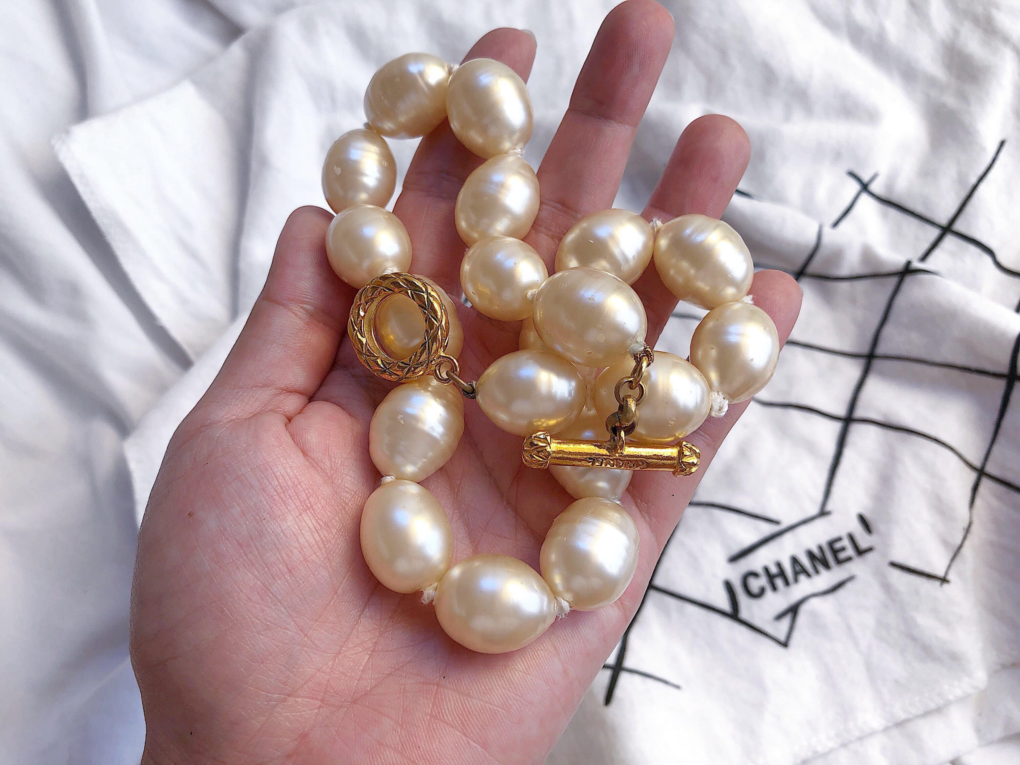 CHANEL VINTAGE 50s 60 s LARGE PEARL BAROQUE CHOKER NECKLACE