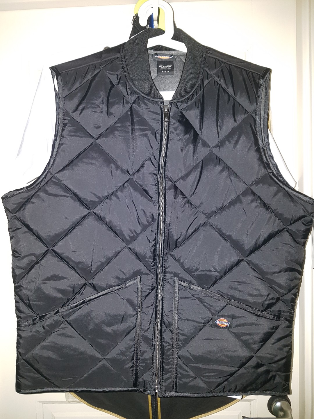 Dickies Men s Diamond Quilted Nylon Vest Men s Fashion Coats Jackets and Outerwear on Carousell