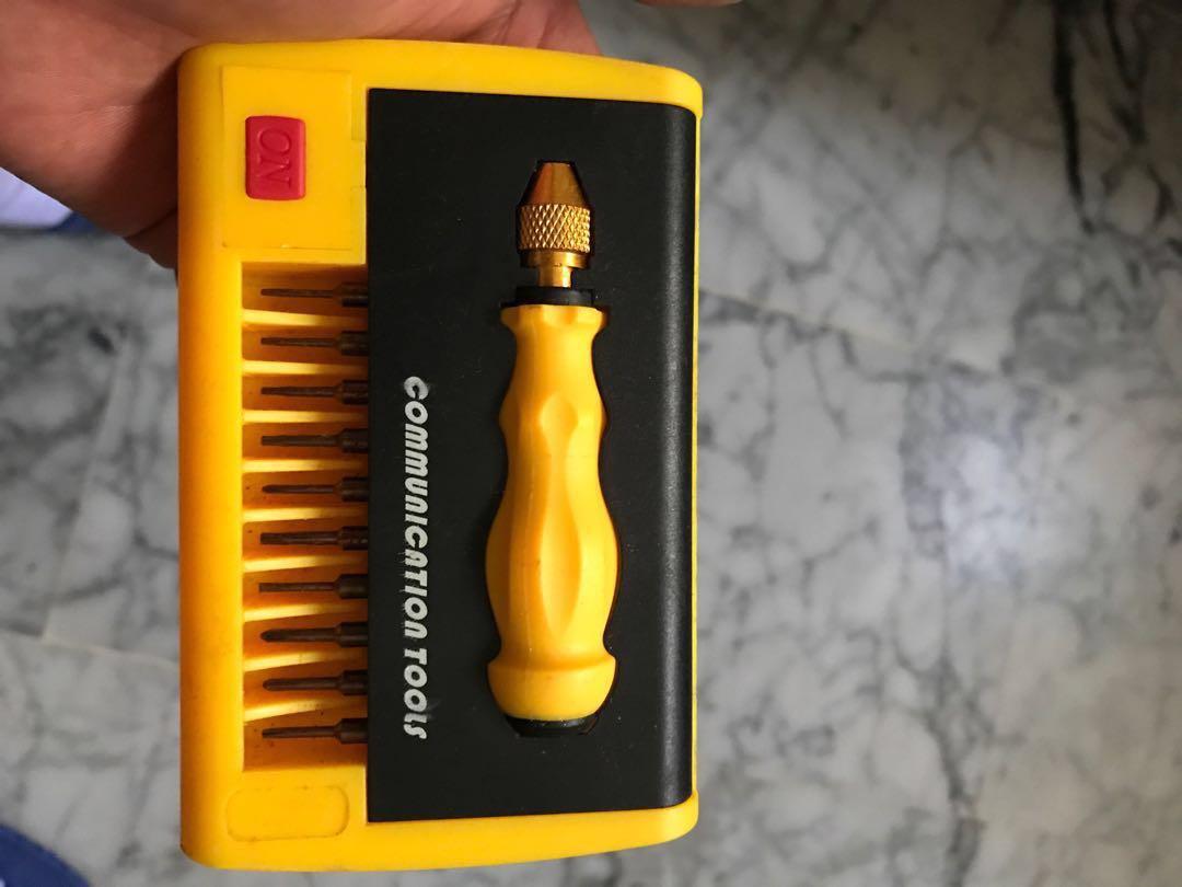 Driver set (Category: Home Improvement Tools & Accessories) located in Singapore. Submitted by norisinga (Listing ID 219078860, Image 1). Description: .