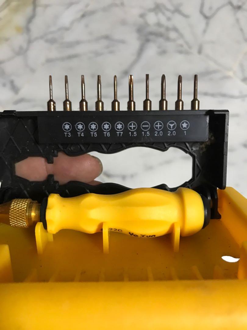 Driver set (Category: Home Improvement Tools & Accessories) located in Singapore. Submitted by norisinga (Listing ID 219078860, Image 2). Description: .