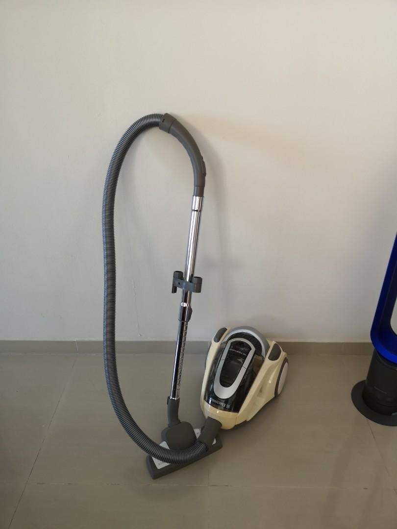 Electrolux 75 Tornado vacuum cleaner, TV & Home Appliances, Vacuum