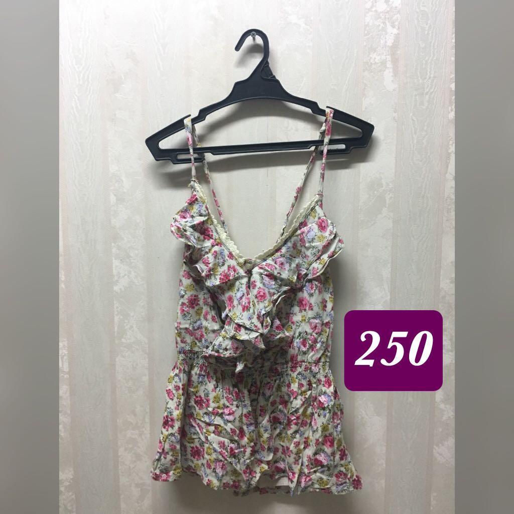Floral top (Category: Blouses) located in Makati City. Submitted by dnccc (Listing ID 172791905, Image 1). Description: #march300.