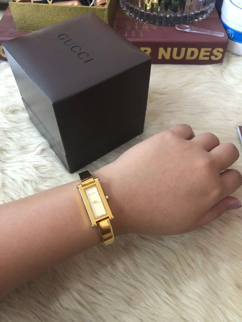 Gucci 1500l Bangle Watch (Category: Women's Watches) located in Santiago. Submitted by destashkit (Listing ID 217570430, Image 2). Description: Rush SALE. Super chic and classy. Yayamanin. ❤️.