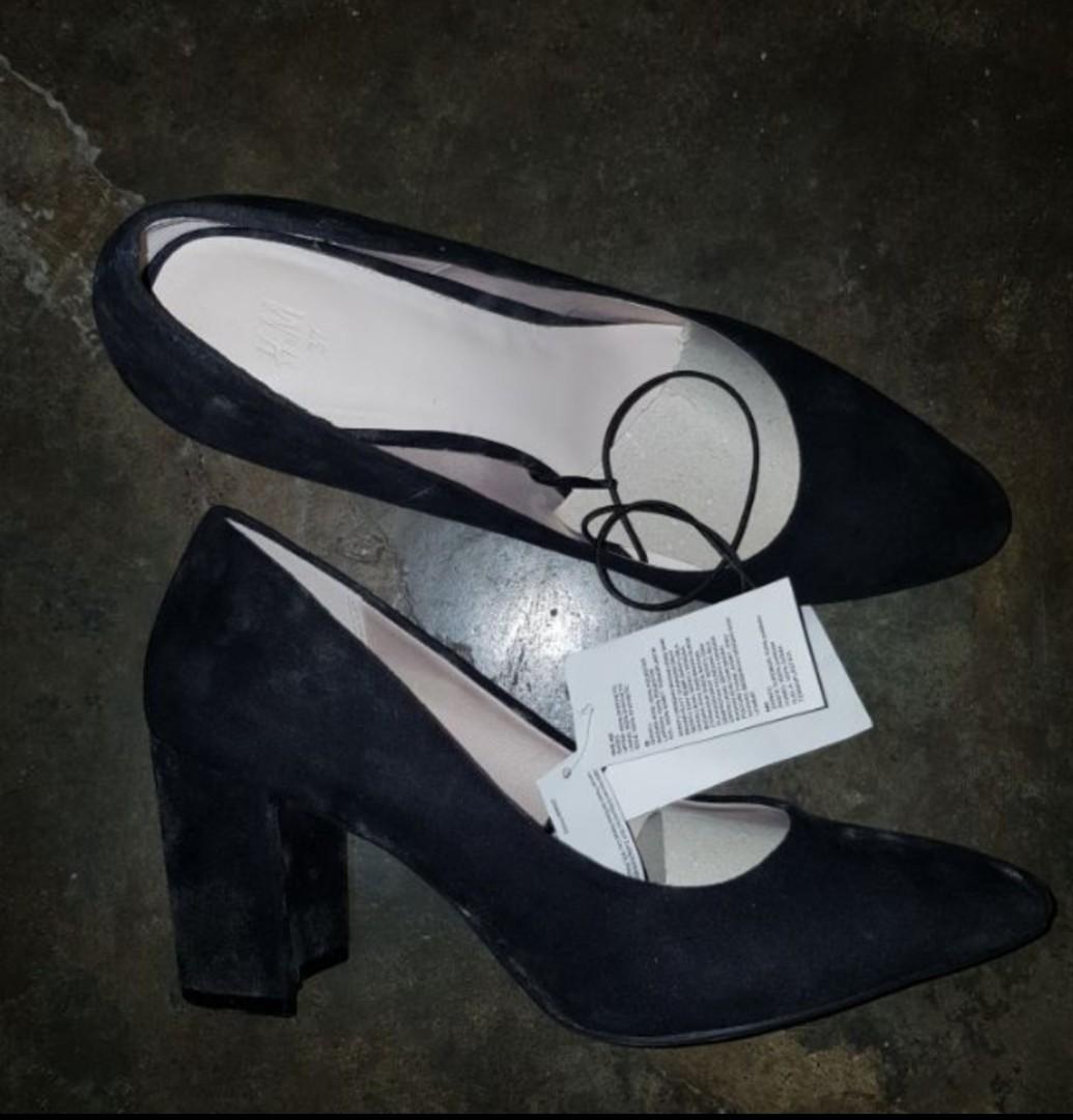 H&M BLACK PUMPS (Category: Heels) located in Meycauayan. Submitted by helloblack (Listing ID 219648255, Image 1). Description: • Authentic, bought from H&M SM Makati • With tag • Never been used. Bought for a wedding but was not able to use it. • Size 37 #pumps #shoes #hm #shoesph #hmphilippines #blackshoes #heels #heelsph.