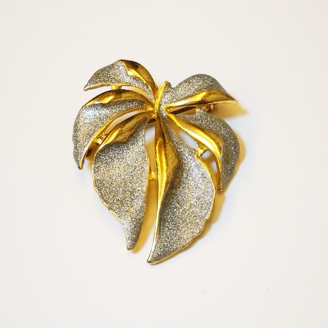 estate jewelry brooches