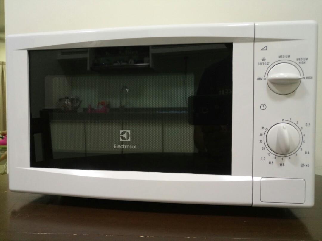 Electrolux Microwave Oven EMM2021MW, TV & Home Appliances, Kitchen