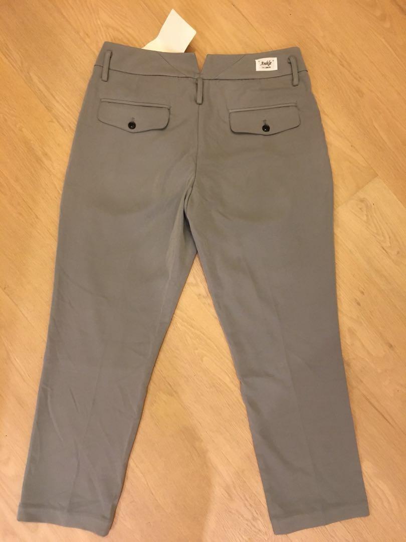 Initial pants （分類：長褲）位於 Hong Kong。 由 pennymagic01 提交（商品編號 219831883，圖片 3）。簡介： New with tags 顏色：灰色 尺碼：3，合31/32/33腰 面交，九龍灣地鐵站 不接受港幣$1000元鈔票。