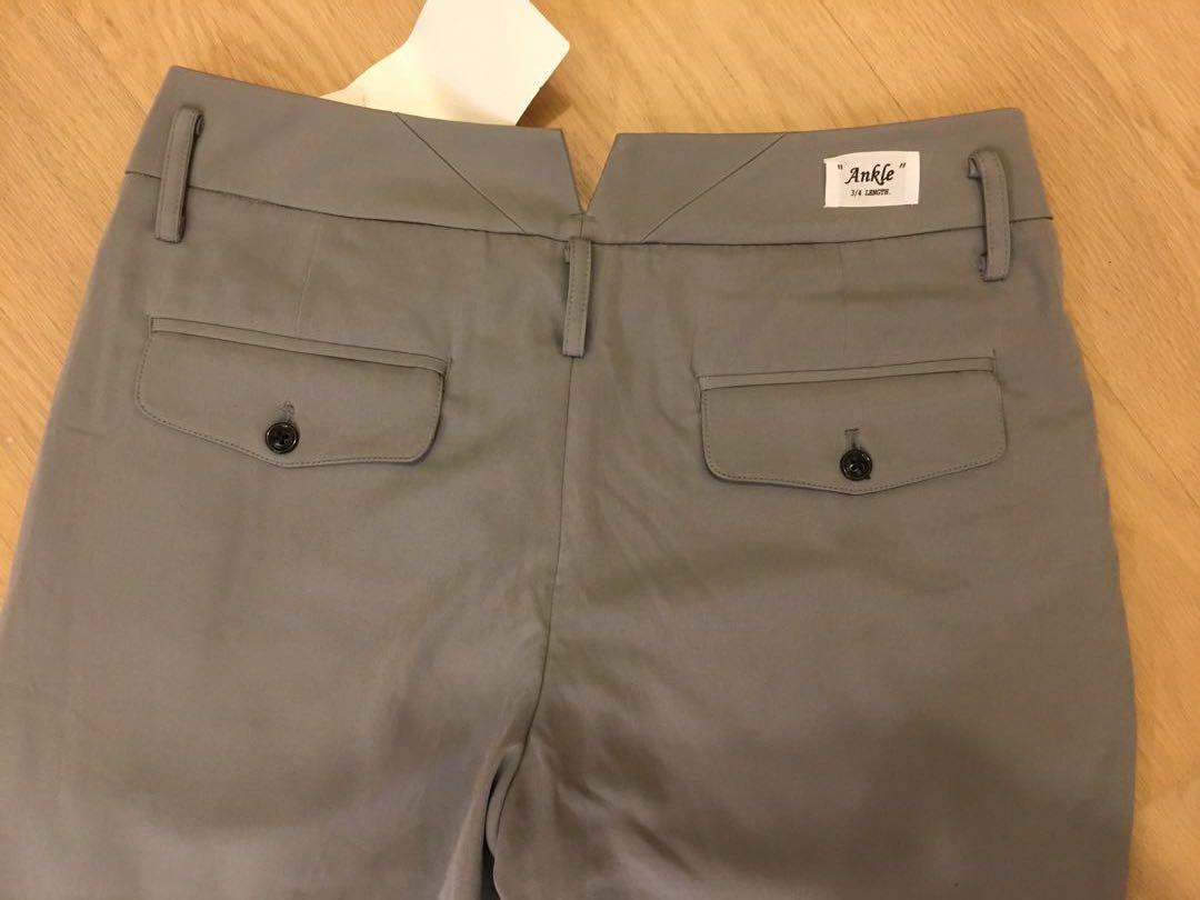 Initial pants （分類：長褲）位於 Hong Kong。 由 pennymagic01 提交（商品編號 219831883，圖片 4）。簡介： New with tags 顏色：灰色 尺碼：3，合31/32/33腰 面交，九龍灣地鐵站 不接受港幣$1000元鈔票。