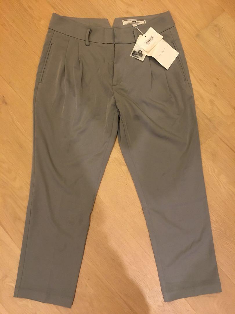Initial pants （分類：長褲）位於 Hong Kong。 由 pennymagic01 提交（商品編號 219831883，圖片 1）。簡介： New with tags 顏色：灰色 尺碼：3，合31/32/33腰 面交，九龍灣地鐵站 不接受港幣$1000元鈔票。