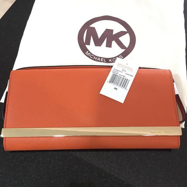 michael kors tilda saffiano clutch