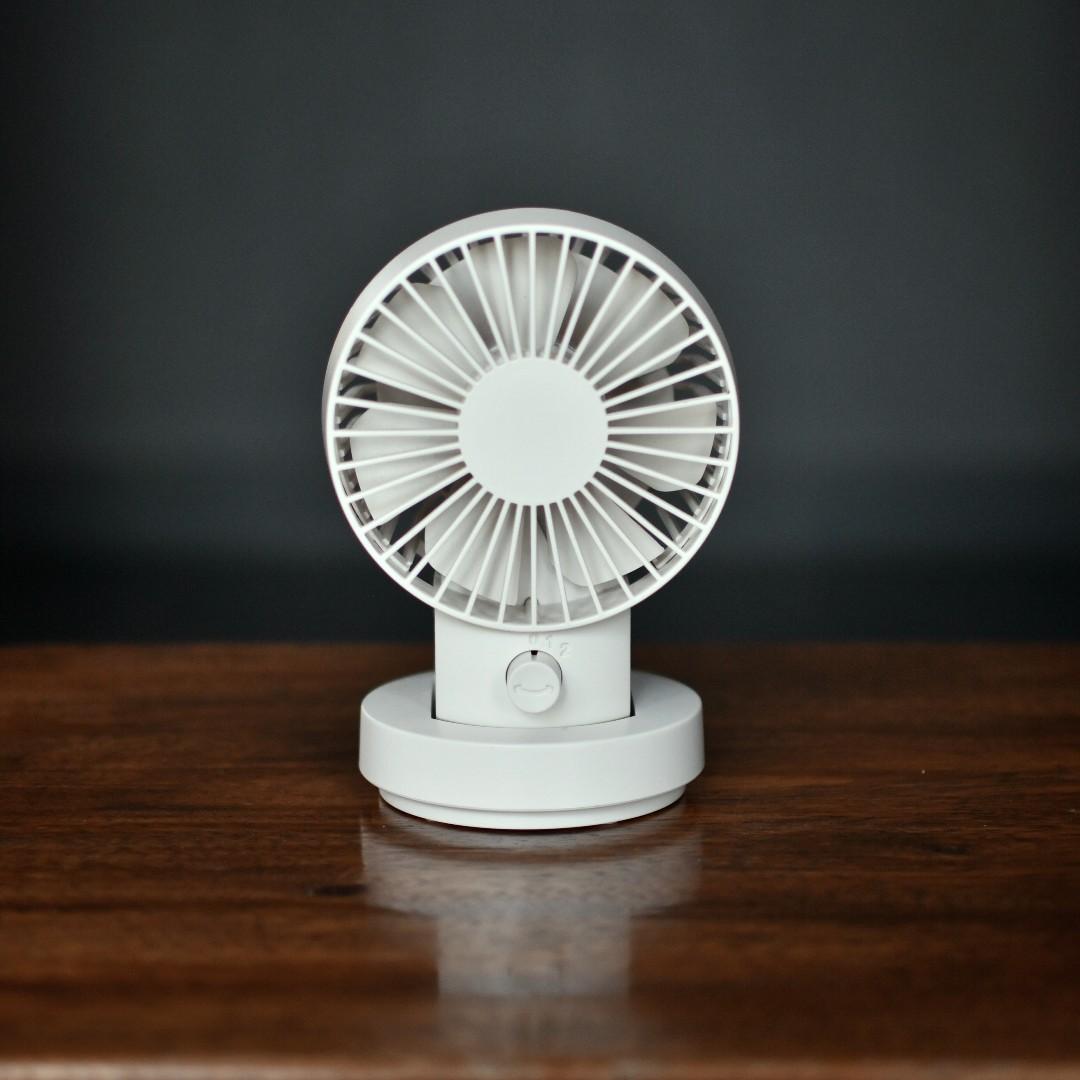 Muji swing USB desk fan, Furniture & Home Living, Lighting & Fans, Fans