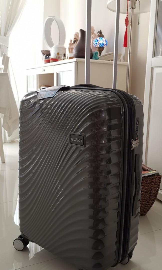 american tourister erie spinner