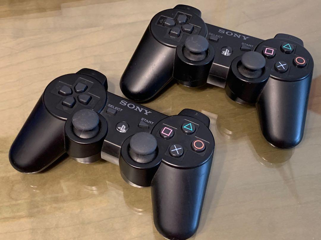 PS3 主機 （分類：PlayStation）位於 Hong Kong。 由 ant_chung520 提交（商品編號 219799323，圖片 3）。簡介： PS3 主機一套 (北美機電壓120V) 需要使變壓器 運作正常 無線手掣2個 電源線1條 手掣充電線1條 三色線1條 Games 7隻 Converter 1個。