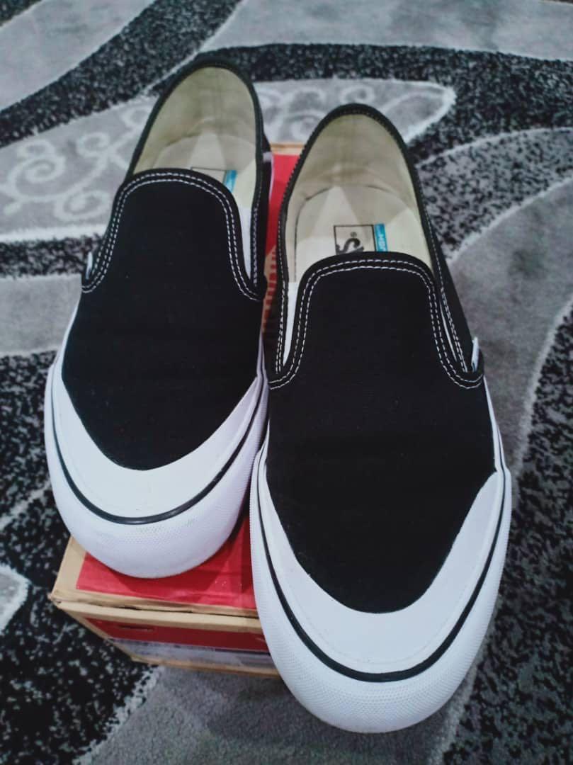 Vans slip deals on half moon