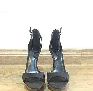 Charles & Keith 〰️ Original