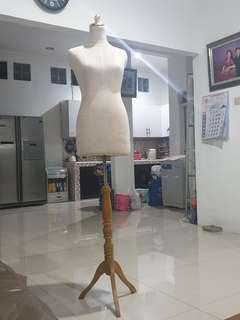Manekin badan untuk fashion design tata busana
