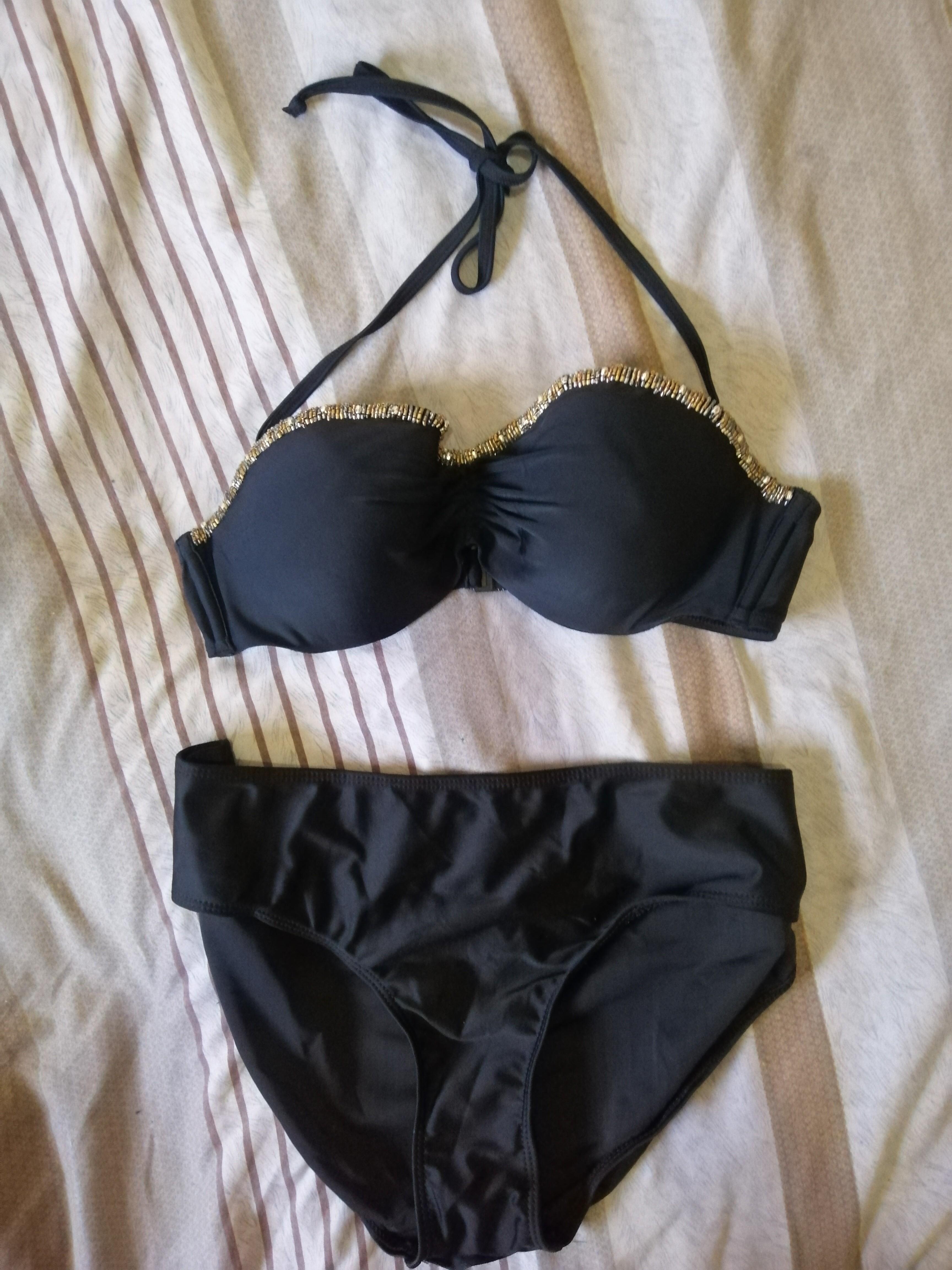2pc Black Swinsuit XL (Category: Rash guard) located in Mandaluyong City. Submitted by mjbfbf (Listing ID 219907871, Image 1). Description: Brand new and never used Imported 38B on tag but fits well on 36B.