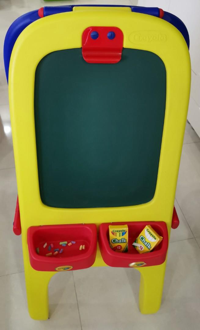 Crayola Double Easel. Whiteboard + blackboard, Babies & Kids
