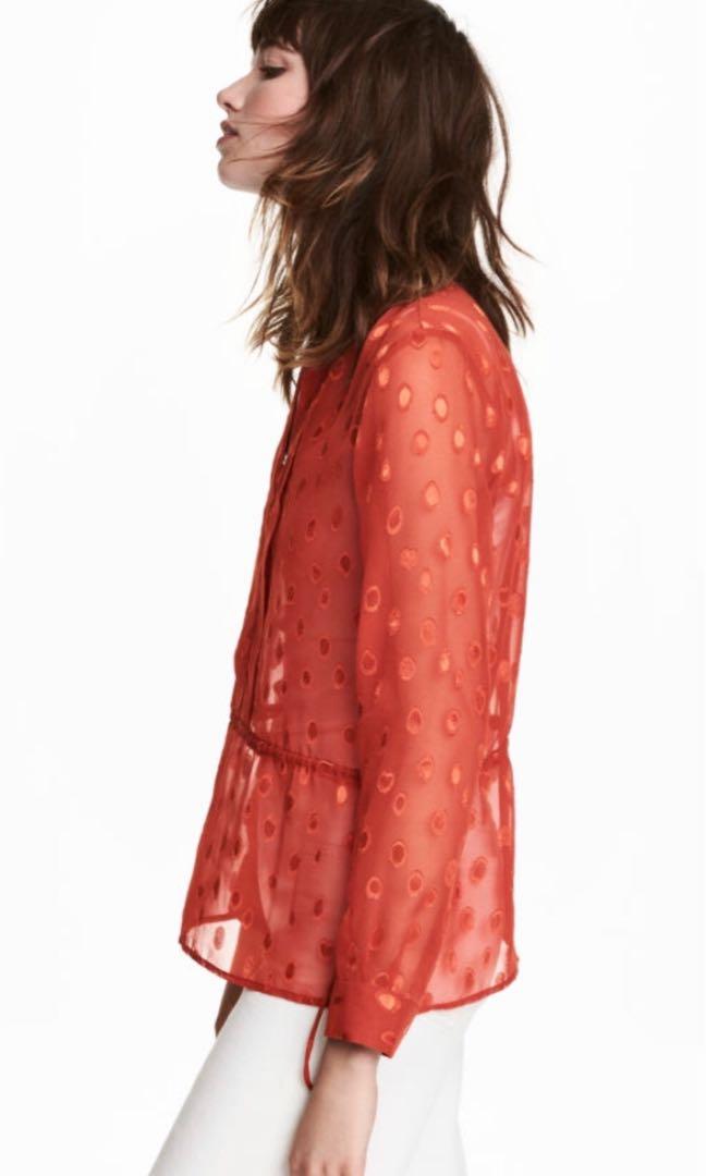 H&M pattern blouse (Category: Blouses) located in Kuala Lumpur. Submitted by makewayfornewclothes (Listing ID 219922721, Image 1). Description: .