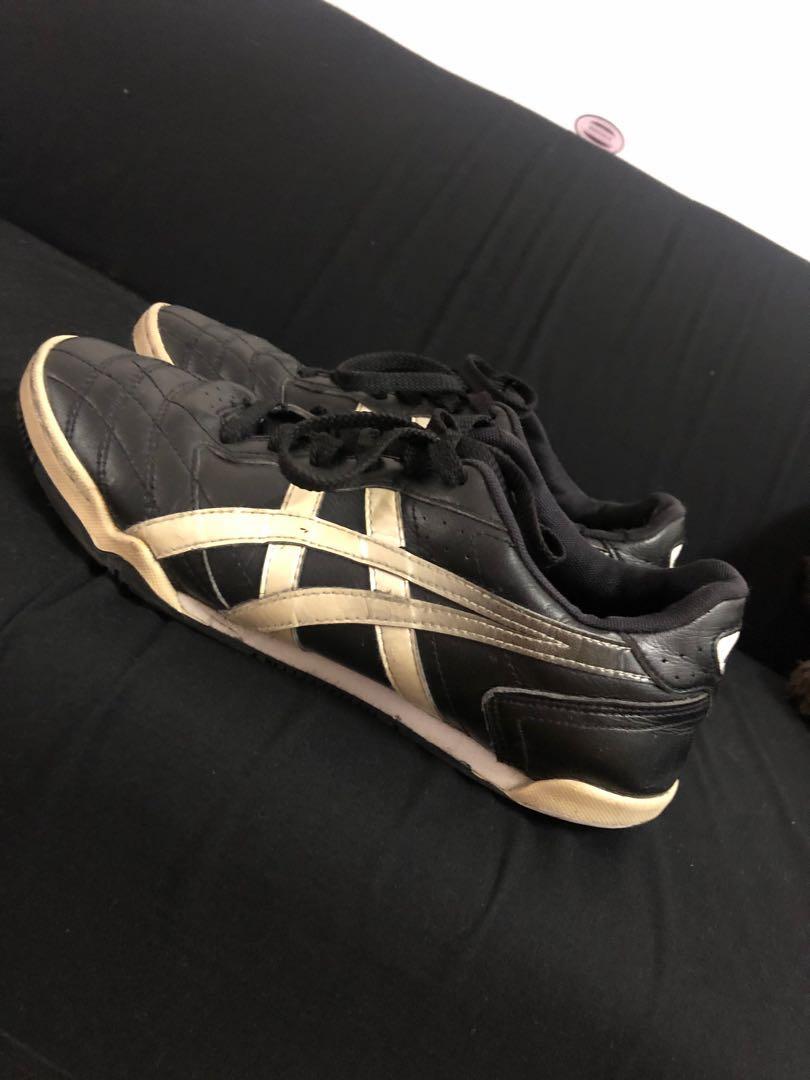 Kasut futsal asics best sale