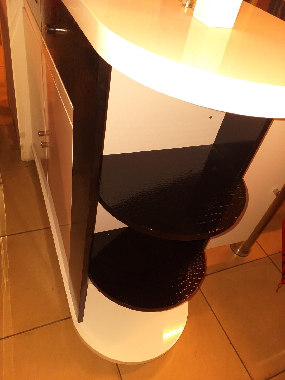sale minibar hitam putih minimalis