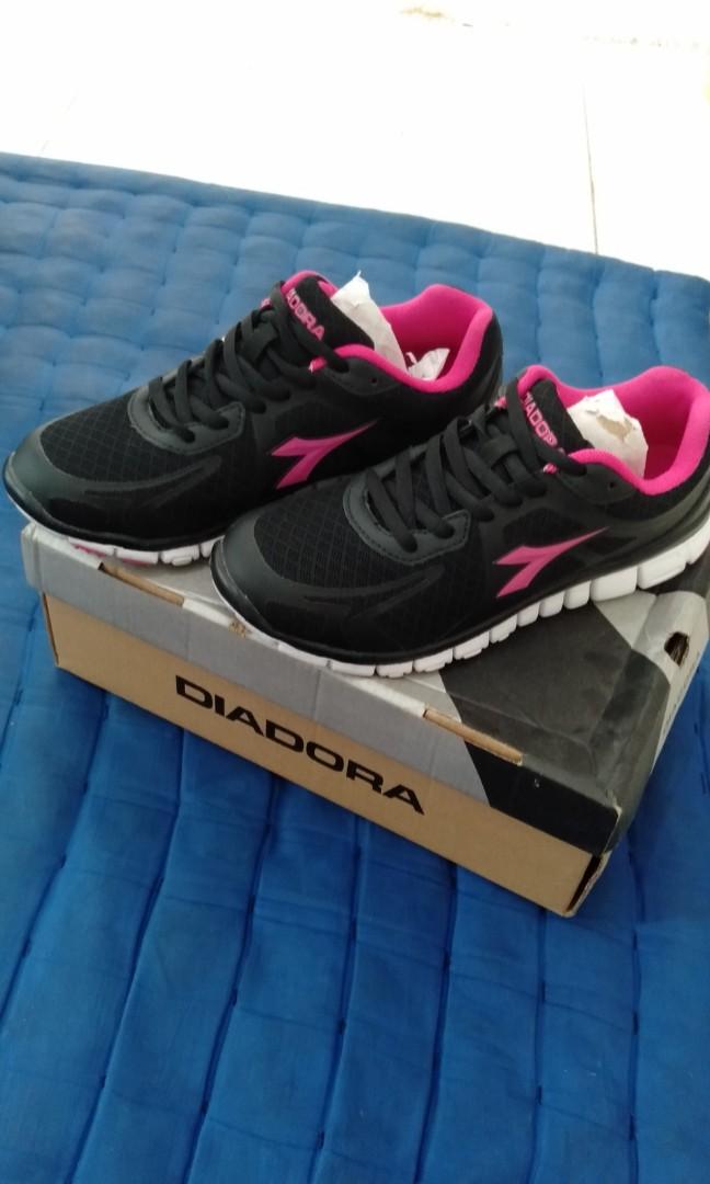 Sepatu Diadora Ori 100 Boleh Nego Fesyen Wanita Sepatu Di Carousell
