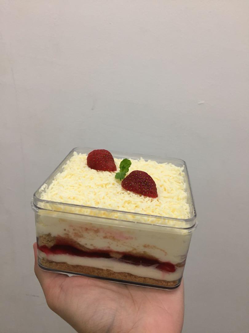 Dessert Box Strawberry Cheese Melt Makanan Minuman Kue Kue Di Carousell