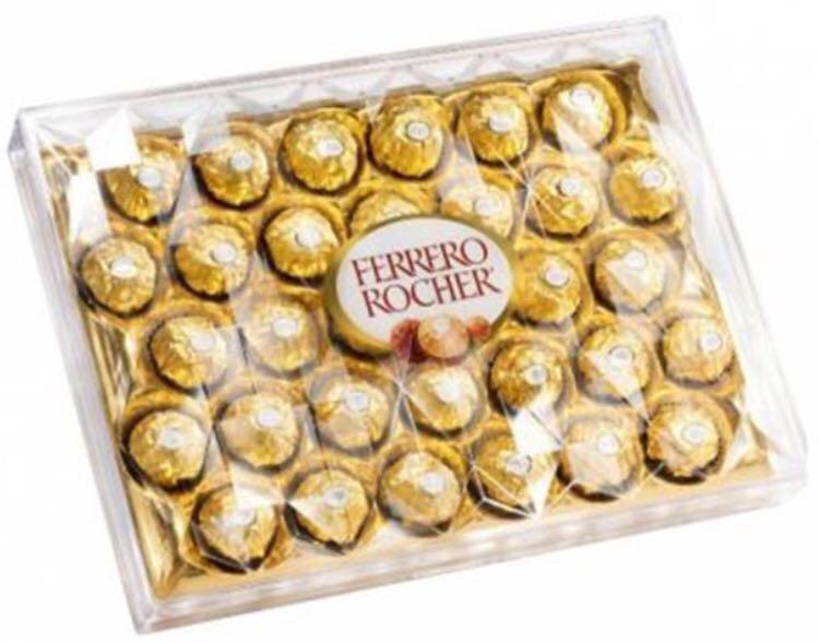 Ferrero Rocher 32 Pcs 14 Food Drinks Packaged Snacks On Carousell