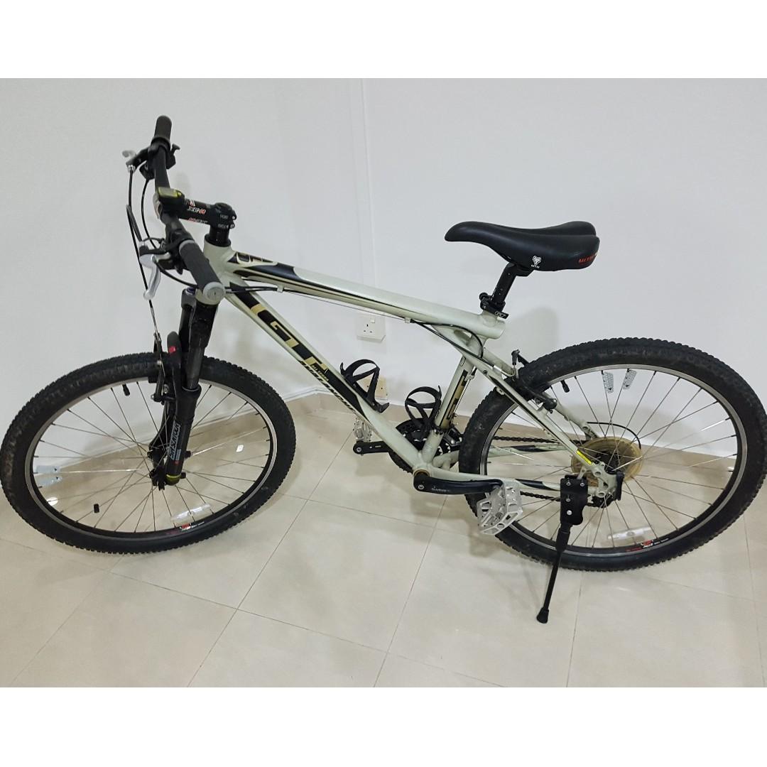 gt avalanche 2.0 mountain bike