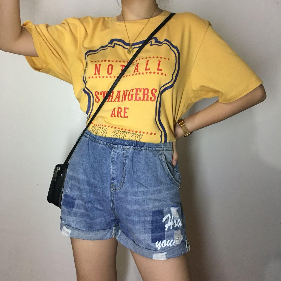 maong short and white t shirt